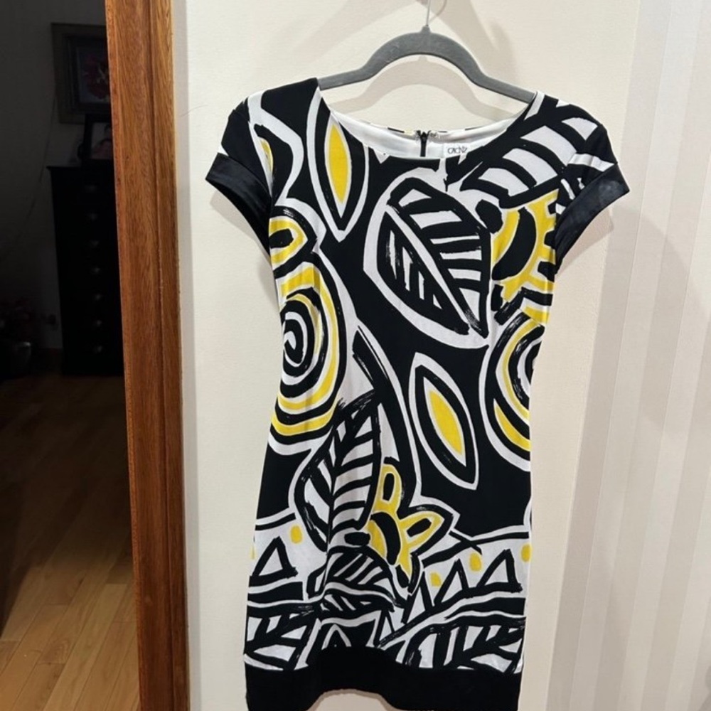 Chic Black and Yellow Patterned Dress